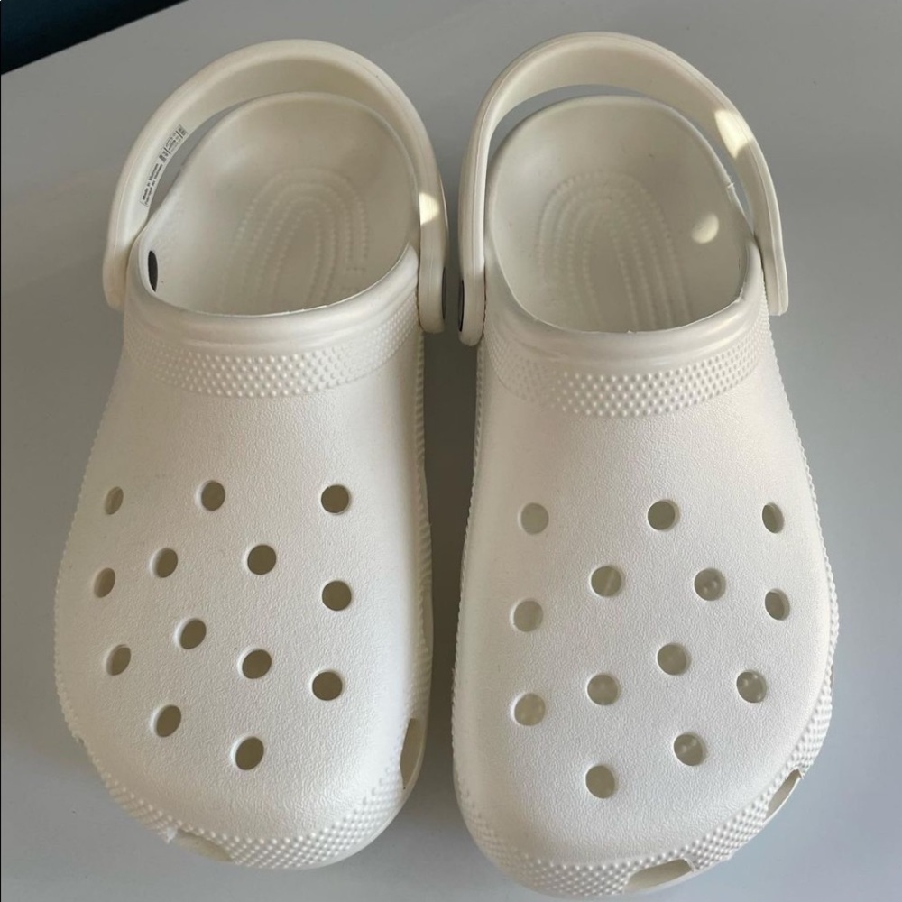 Woman’s Crocs white size 8 NWOT